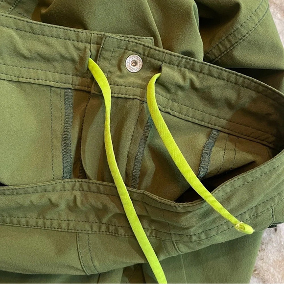 Title Nine Cropped Hiking Trail Capri Pants Green Woman size 6 - Picture 4 of 8